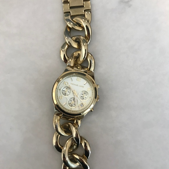 Michael Kors Women's Runway Gold-Tone Watch MK3131 - Picture 3 of 9